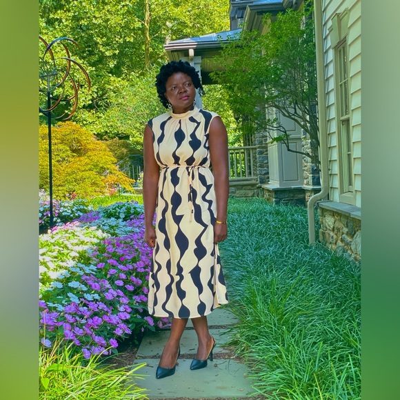 Gorgeous Abstract prints dress - Picture 2 of 6